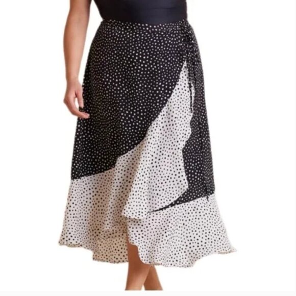 Summersalt || The Beach to Brunch Wrap Skirt - On the Dot in Seaweed - Picture 2 of 4
